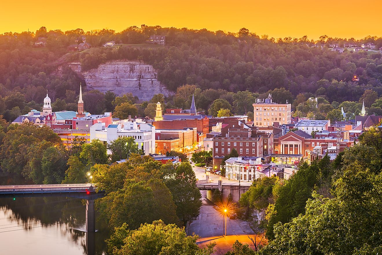 Frankfort, Kentucky, USA, town skyline on the Kentucky River at dusk.