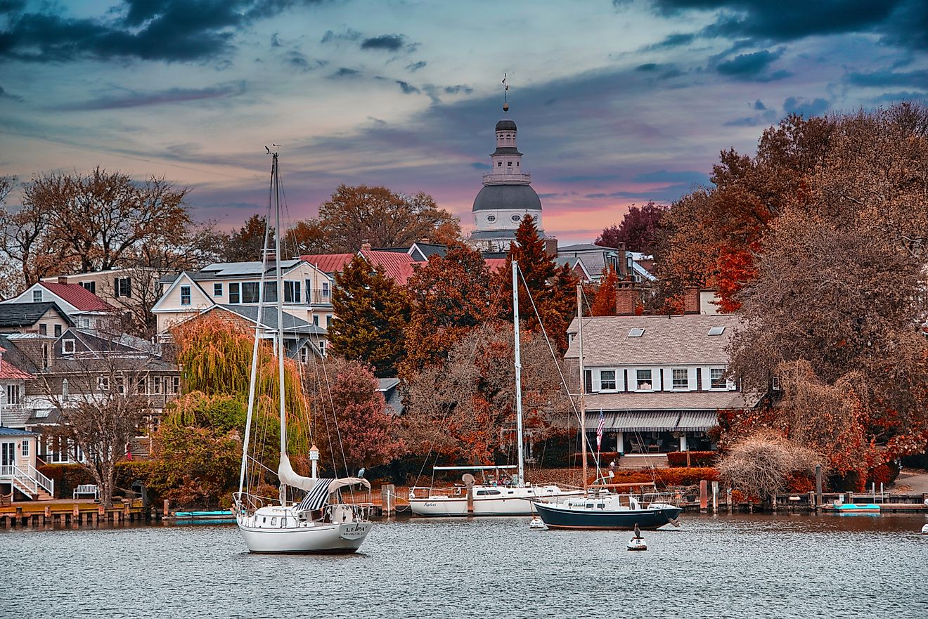 Annapolis, MD USA 10-22-2018: A view of Acton Cove on Spa Creak, as seen from President Point in Annapolis Maryland. The iconic dome of the Maryland State House is in the background. Editorial credit: Steve Rosenbach / Shutterstock.com