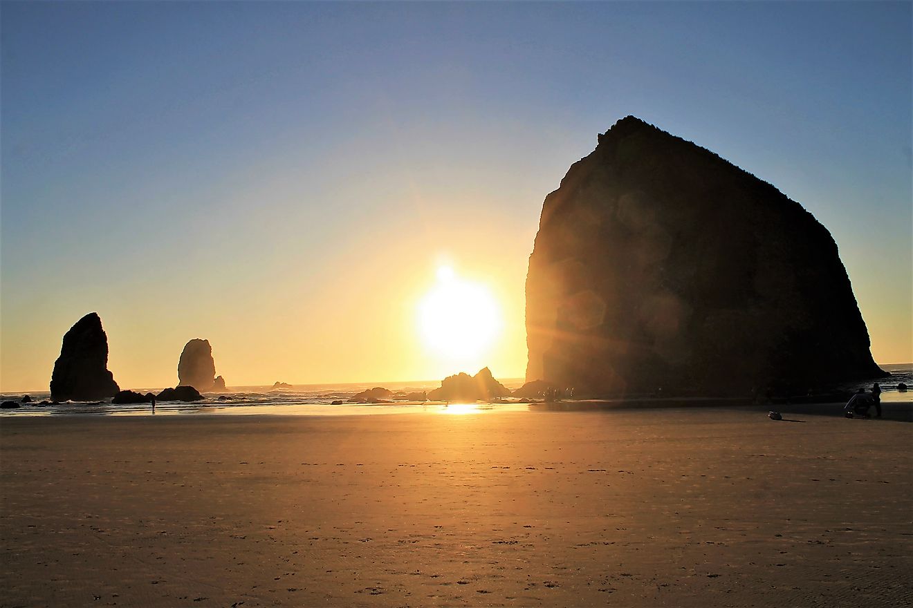 Haystack Rock on Cannon Beach. By Richardmouser - Own work, CC BY-SA 4.0, https://commons.wikimedia.org/w/index.php?curid=102268465