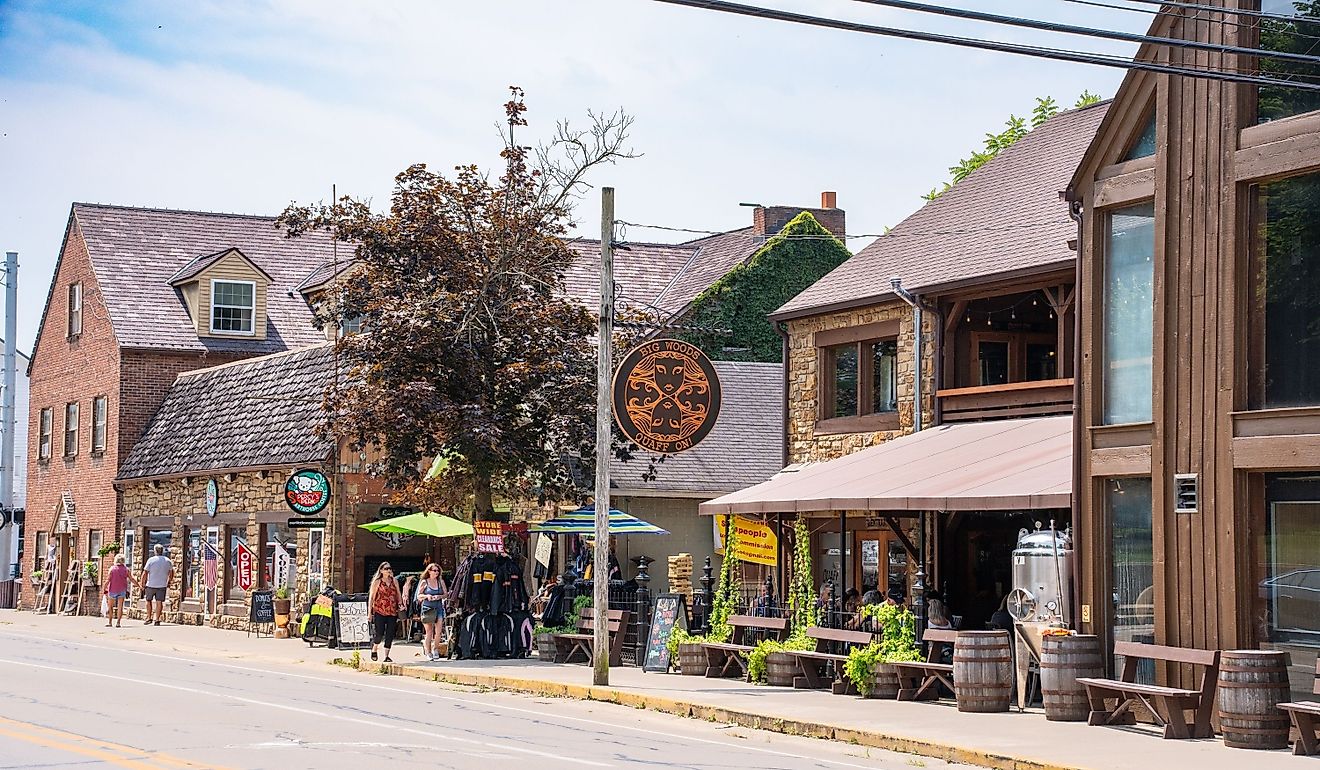 Street scene from historic downtown Nashville Indiana in Brown County. Editorial credit: Little Vignettes Photo / Shutterstock.com