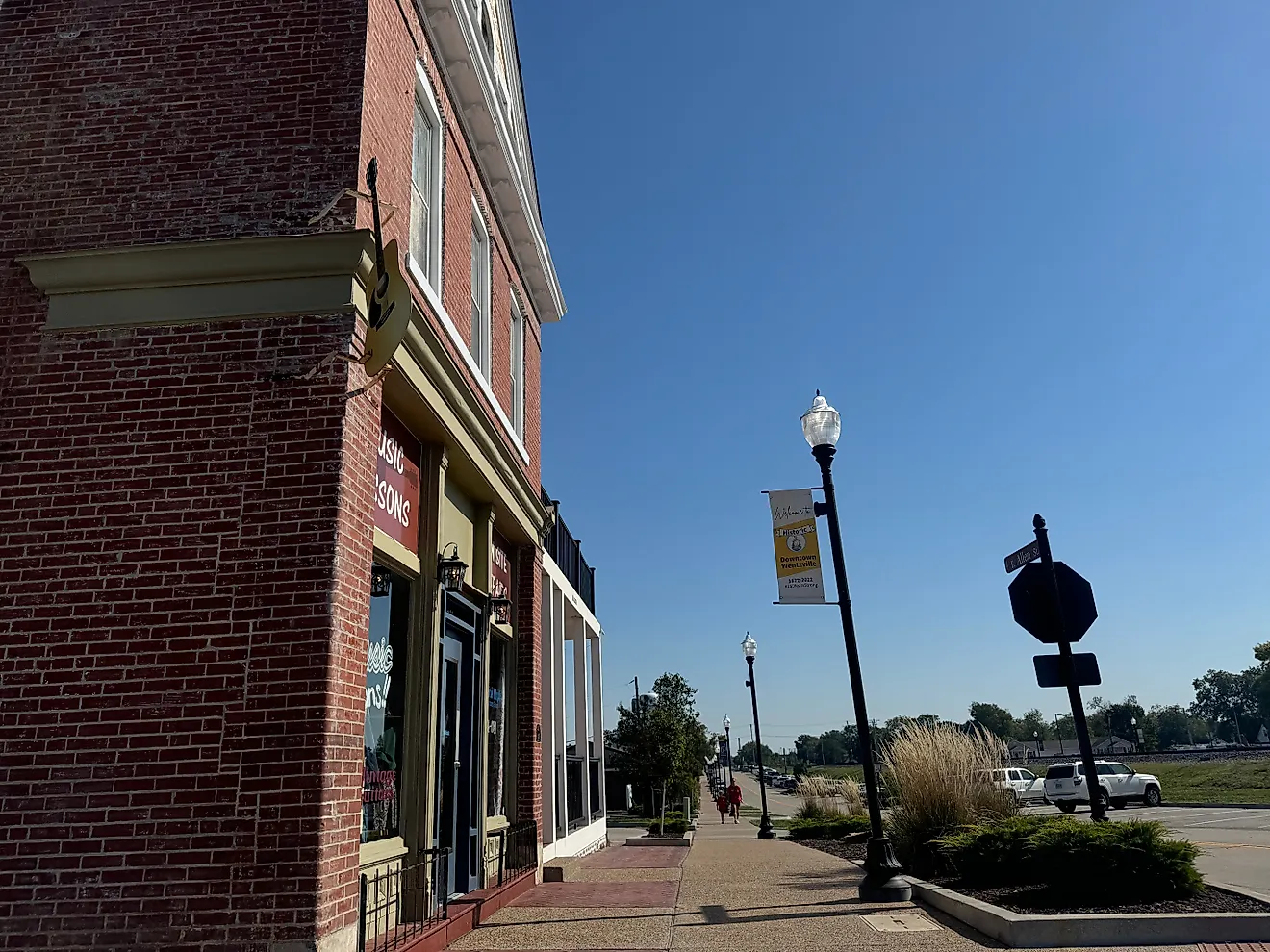 Street scene in Wentzville, Missouri. Editorial credit: Alexandra Adele / Shutterstock.com