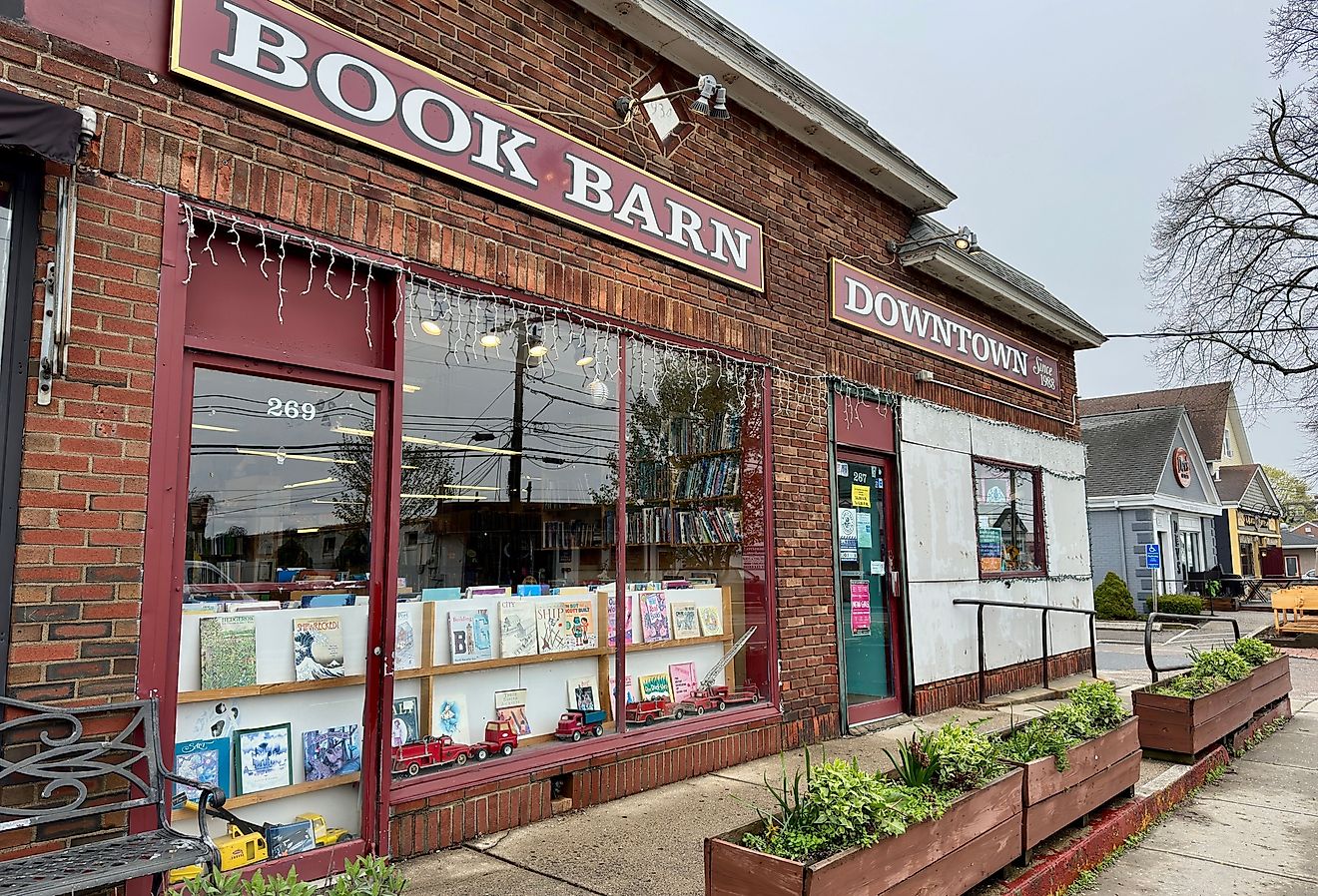 Exterior of the Book Barn shop in Niantic, Connecticut. Image credit Rachel Rose Boucher via Shutterstock.