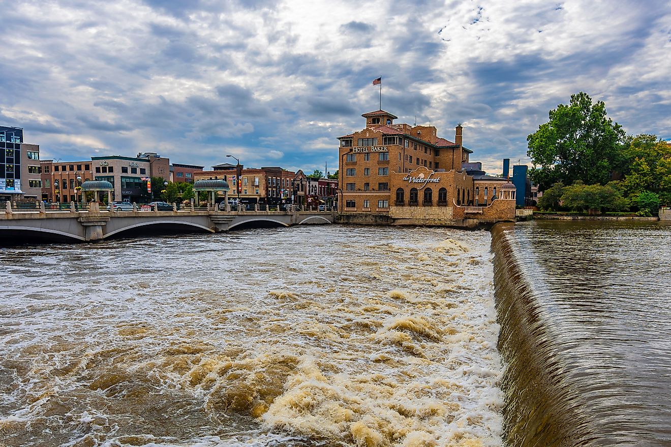 St. Charles Town street view in St.Charles of Illinois. Image credit Nejdet Duzen via Shutterstock.