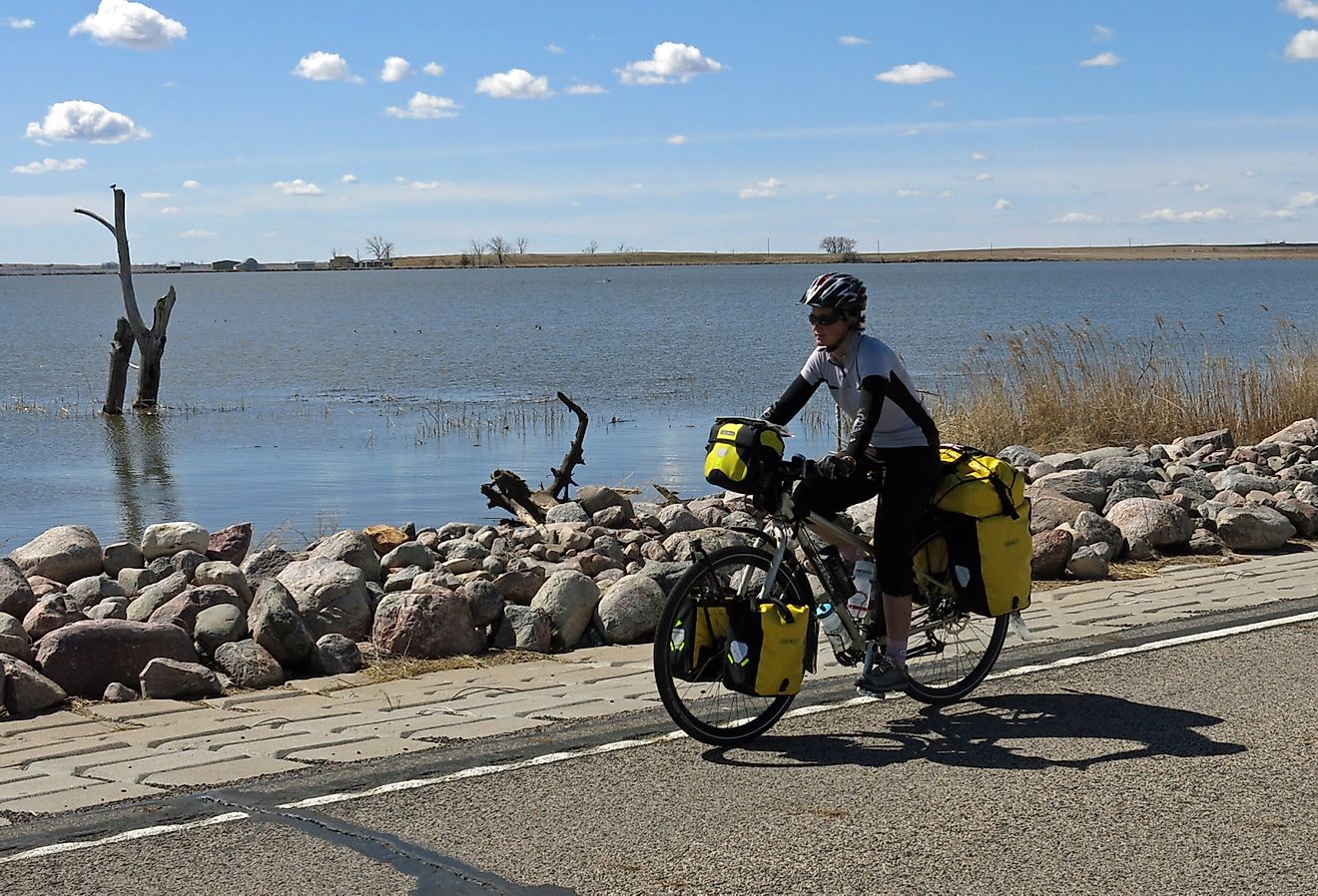 Bicycling through North Dakota. Image credit Doug Walsh via Flickr.com