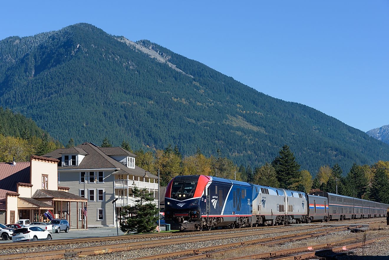 Empire Builder Amtrak Train passing through the Cascade Mountains. Editorial credit: Ian Dewar Photography / Shutterstock.com