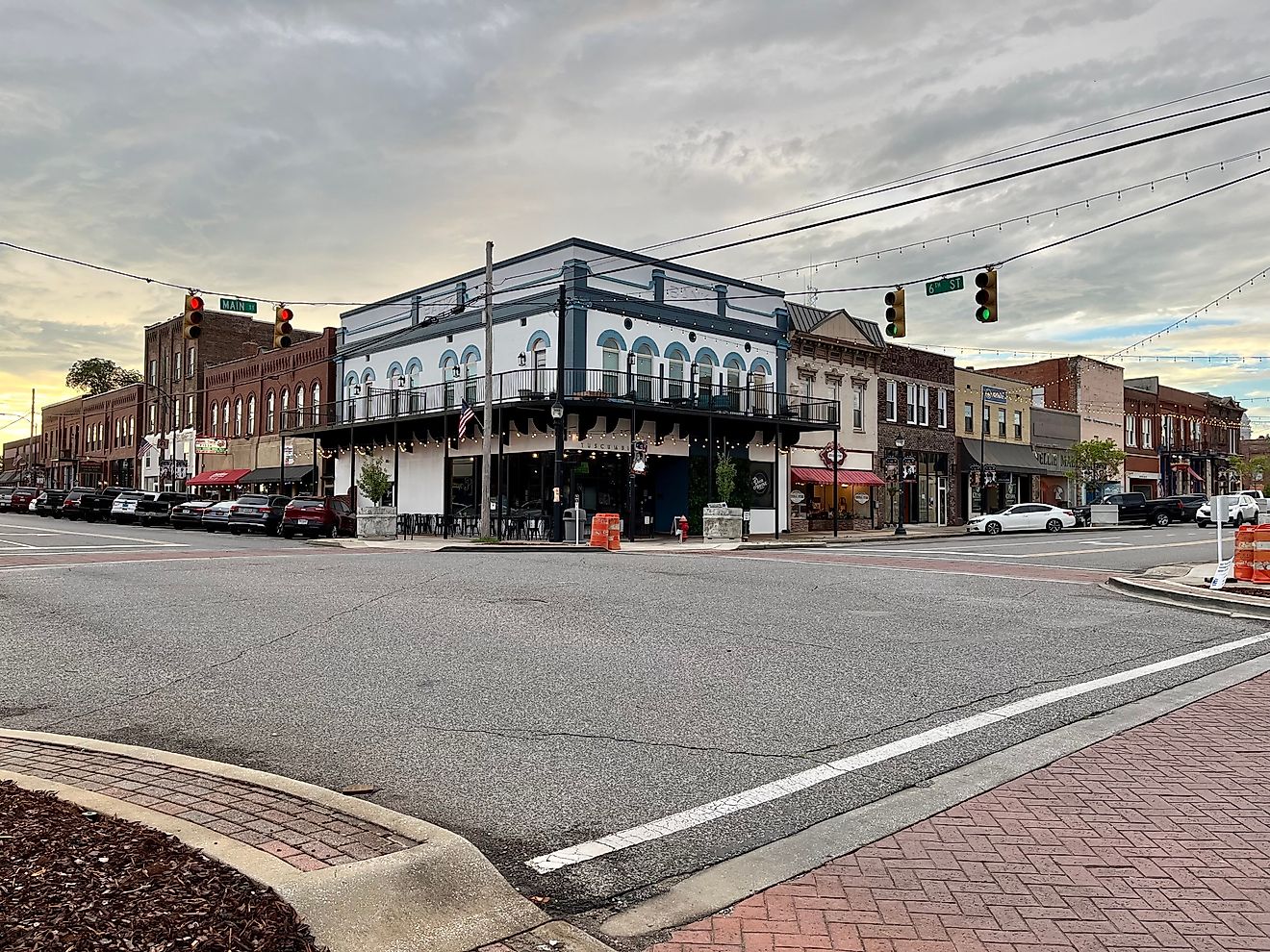 Historic buildings in the downtown area of Tuscumbia, Alabama. Editorial credit: Luisa P Oswalt / Shutterstock.com