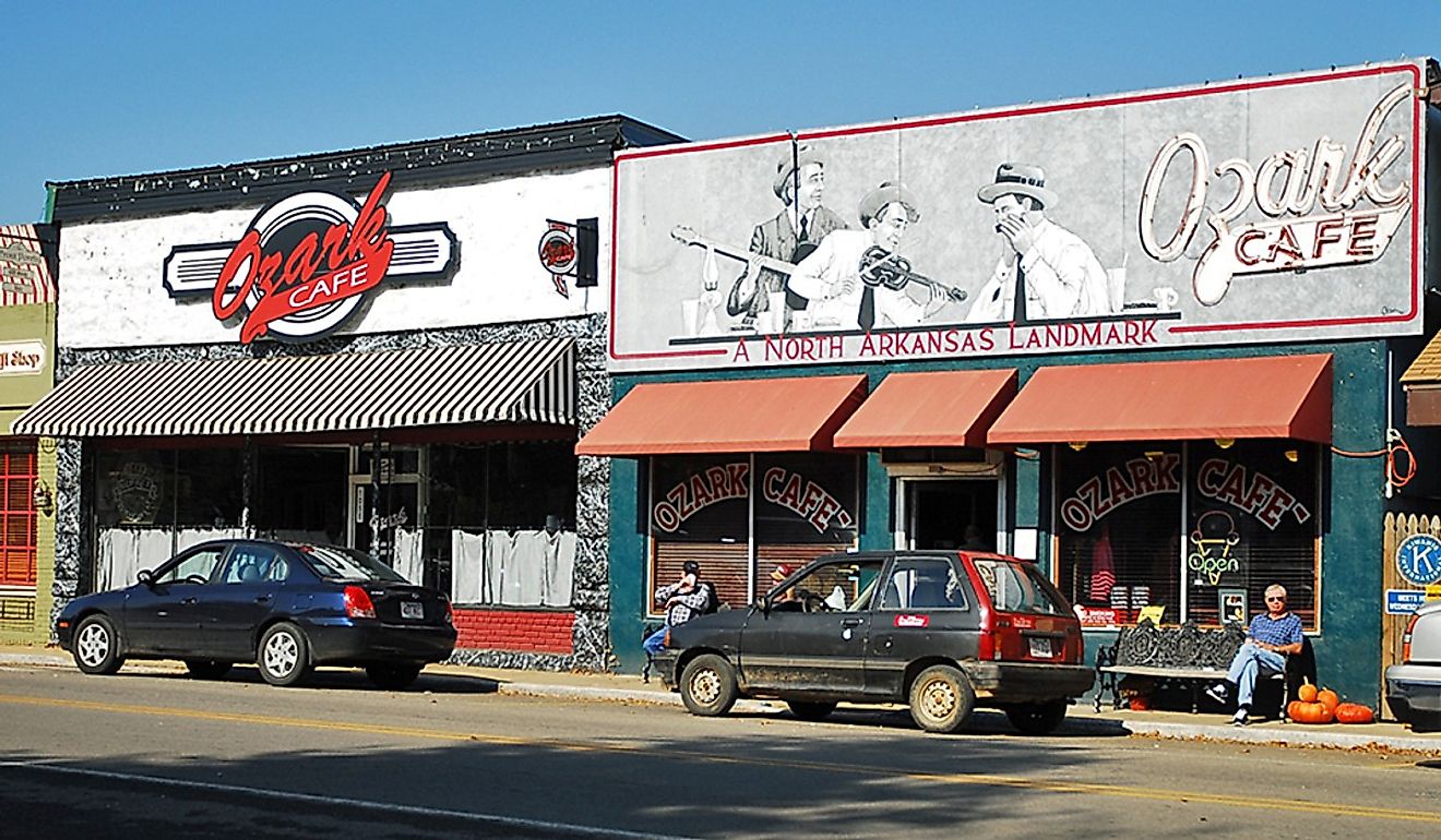 Historic Downtown Jasper, Arkansas. Image credit Photolitherland at English Wikipedia, CC BY-SA 3.0, via Wikimedia Commons