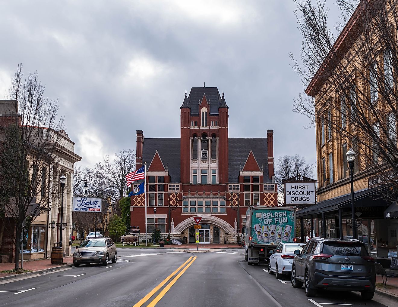 The Old Courthouse Building in Bardstown, Kentucky. Editorial credit: woodsnorthphoto / Shutterstock.com