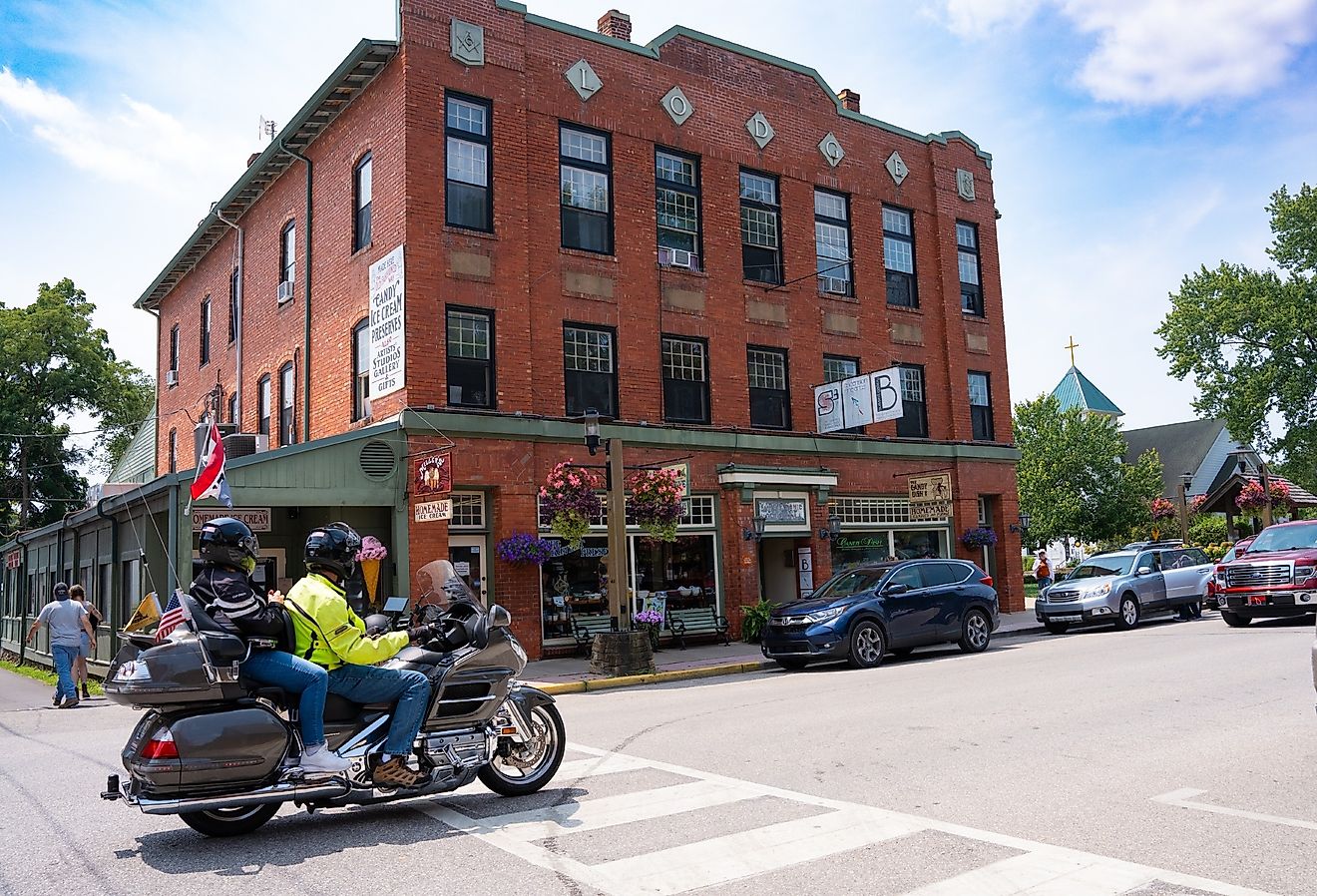 Downtown Nashville, Indiana. Image credit Little Vignettes Photo via Shutterstock