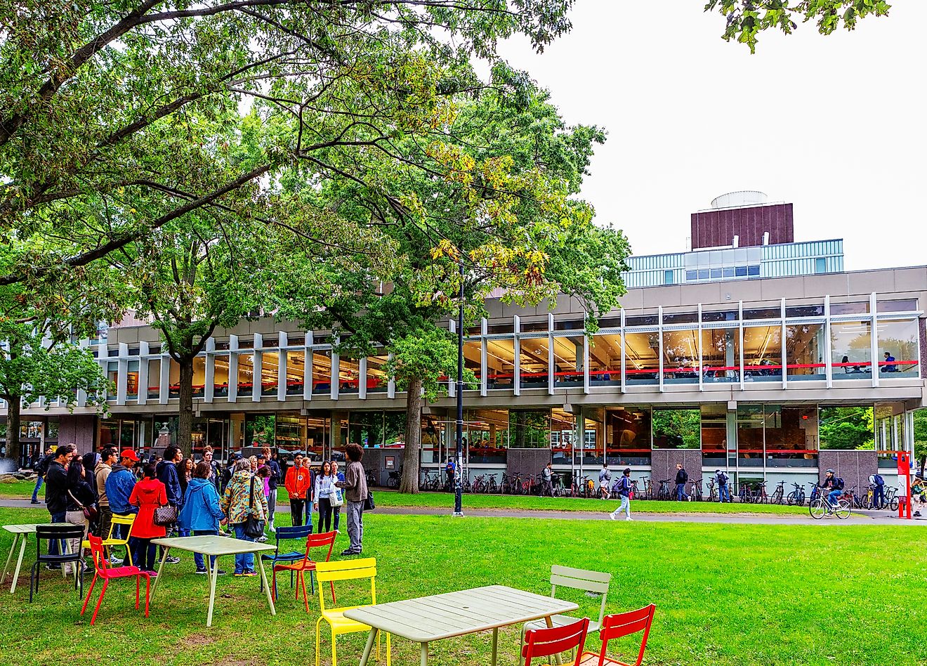 Cambridge, Massachusetts: Tour group in front of the Harvard University Science Center, via APCortizasJr / iStock.com