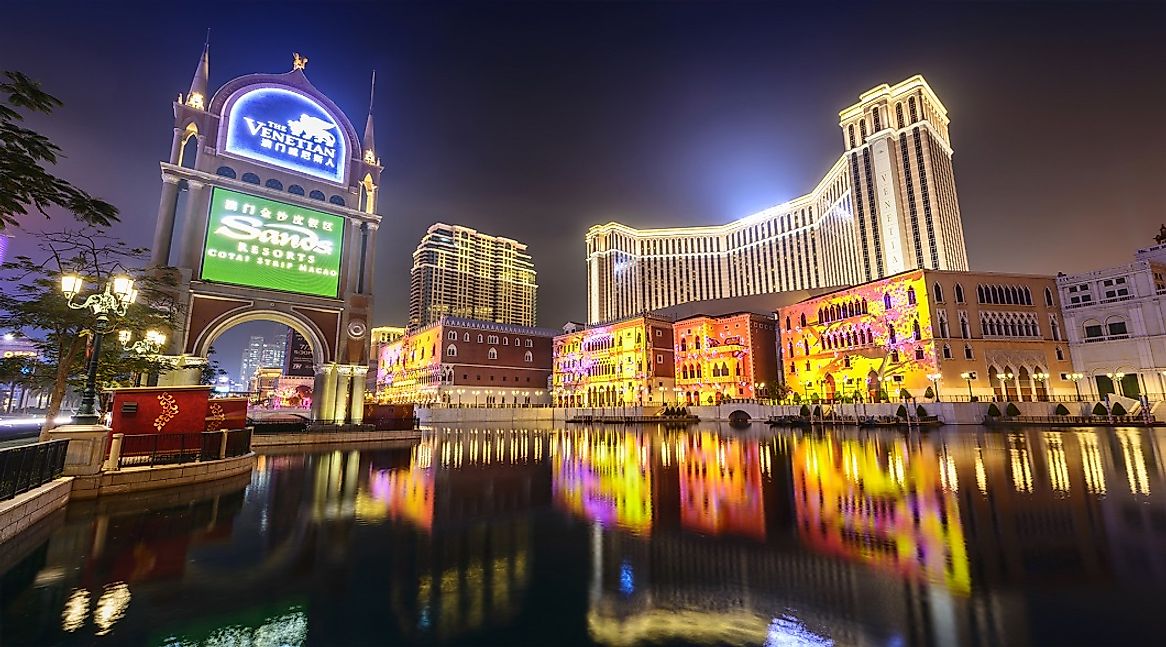 Largest casino in the world with 1495 rooms for rent