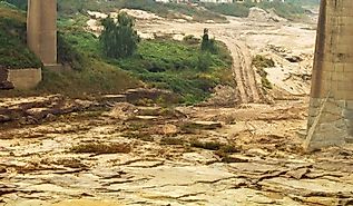 Closeup landscape photo of dry river bed of Yellow River in China, the second longest river in China. Source: Shutterstock/Xiaojiao Wang