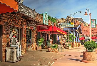 Downtown Tourist Marketplace in Sedona, Arizona. Image credit Lynne Neuman via Shutterstock