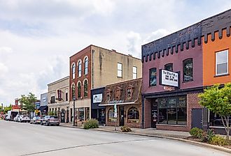 The old business district on Jefferson Avenue in Effingham. Image credit Roberto Galan via Shutterstock.