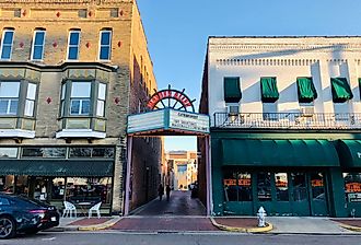 Maiden Alley in the downtown arts district of Paducah, Kentucky. Image credit Wendy van Overstreet via Shutterstock.