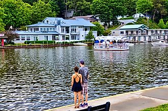 Waterfront buildings near the entrance to Oval Beach on Lake Michigan in Saugatuck, Michigan, USA. Editorial credit: PQK / Shutterstock.com