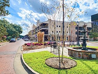 Downtown Natchitoches, Louisiana, on a sunny autumn day. Editorial credit: VioletSkyAdventures / Shutterstock.com