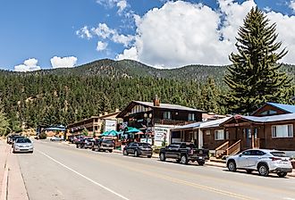 Main Street of Red River, with mountains in background. Image credit Nolichuckyjake via Shutterstock