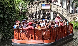 Boat full of tourists sightseeing the downtown from San Antonio River. Editorial credit: Moab Republic / Shutterstock.com