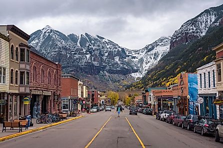 Colorado Avenue in Telluride with a view of the San Juan Mountains. Editorial credit: Nick Fox / Shutterstock.com