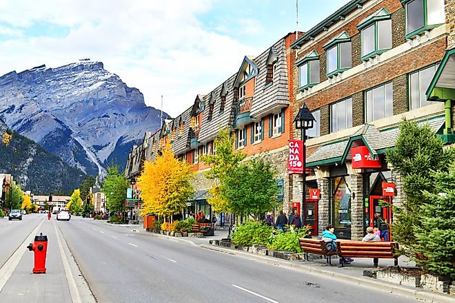 Street view of famous Banff Avenue in Banff, Alberta. Editorial credit: i viewfinder / Shutterstock.com.