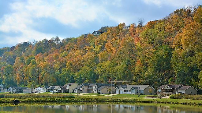 Pikes Peak State Park Iowa in the fall