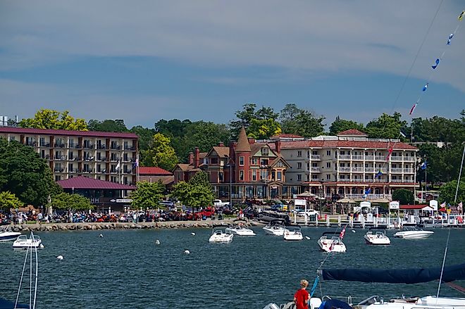 Waterfront hotels in the town of Lake Geneva, Wisconsin. Editorial credit: lito_lakwatsero / Shutterstock.com