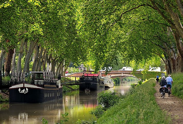 Cyclists and pedestrians line the Canal du Midi. Image credit thieury via Shutterstock.