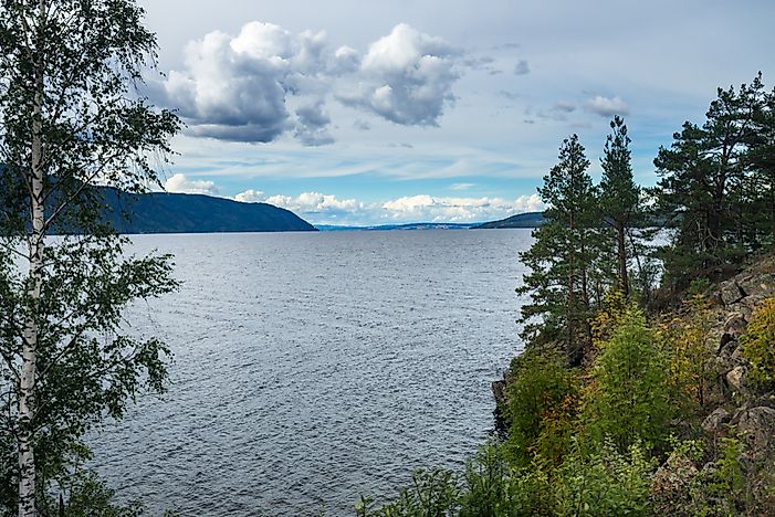 Un petit voyage en Norvège de Oslo jusqu`au cap Nord – histoire – paysages – traditions – mœurs chrétiennes  Shutterstock-1318447418