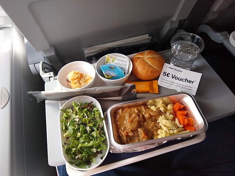 What Airplane Food Looks Like On Different Airlines - WorldAtlas.com