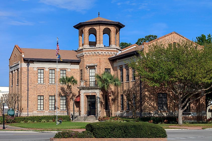 Built in 1927, the Auburndale Florida City Hall was designed in the Italian Renaissance style