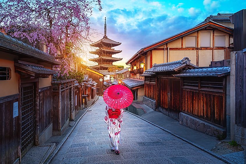 Woman walking in Hokanji temple in Kyoto