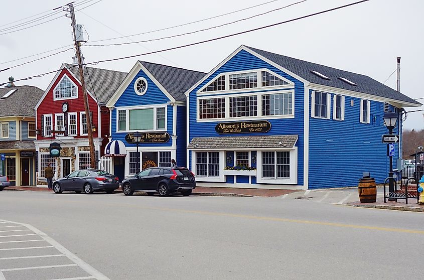 Vibrant buildings in the town of Kennebunkport.