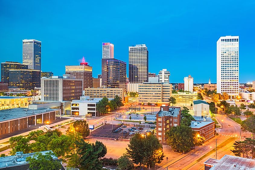 Tulsa, Oklahoma, USA downtown city skyline at twilight