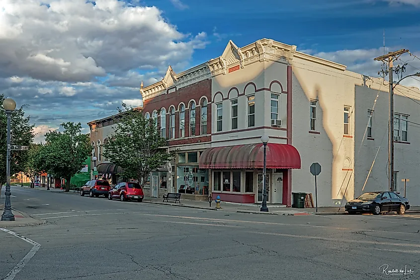 A view of the south side of the 700 block of E. Jackson Ave in downtown Charleston