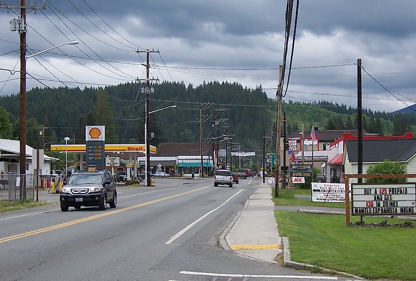Looking east on West Stanley Street (State Route 92) into downtown Granite Falls, Washington.