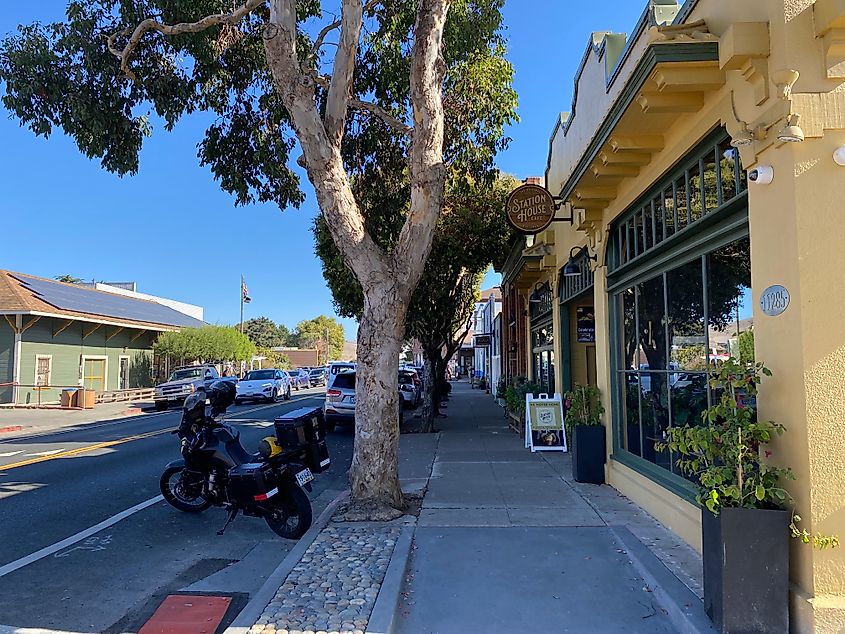  A motorcycle parked outside an eatery on a small town street in California. 