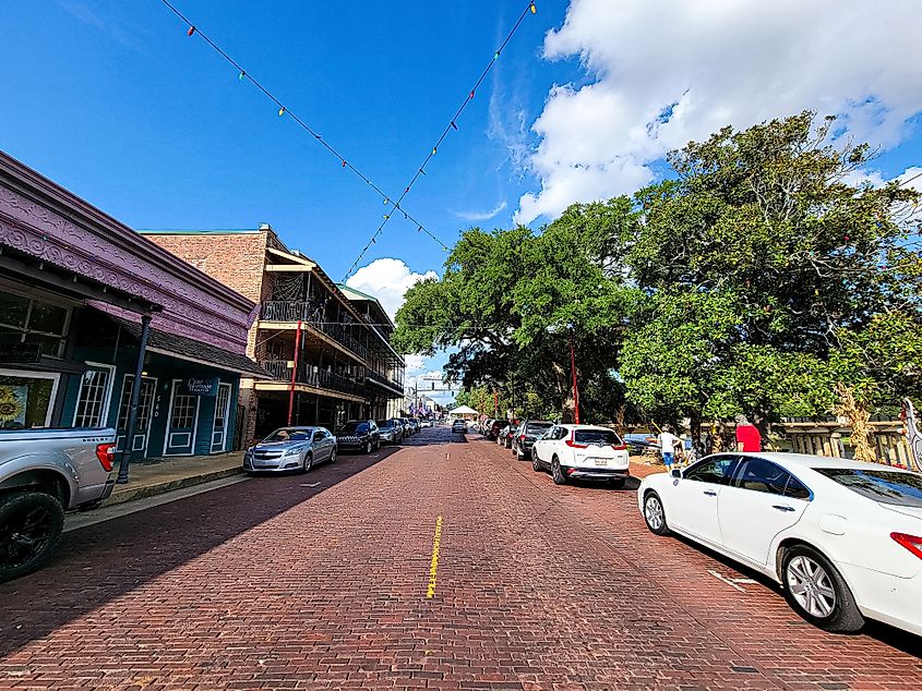 Downtown Natchitoches in the autumn on a sunny day. Editorial credit: VioletSkyAdventures / Shutterstock.com