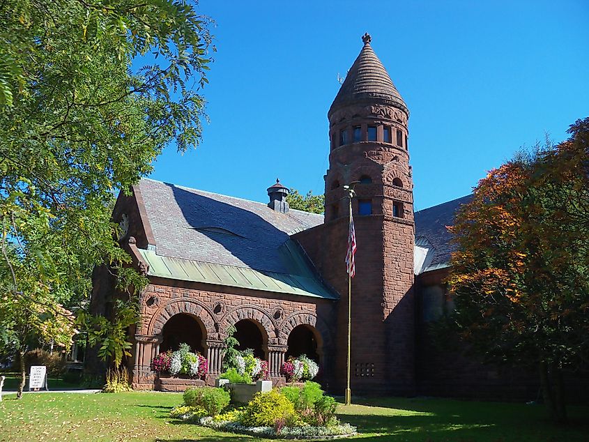 Fairbanks Museum and Planetarium. In Wikipedia. https://en.wikipedia.org/wiki/Fairbanks_Museum_and_Planetarium By AlexiusHoratius - Own work, CC BY-SA 3.0, https://commons.wikimedia.org/w/index.php?curid=29338244