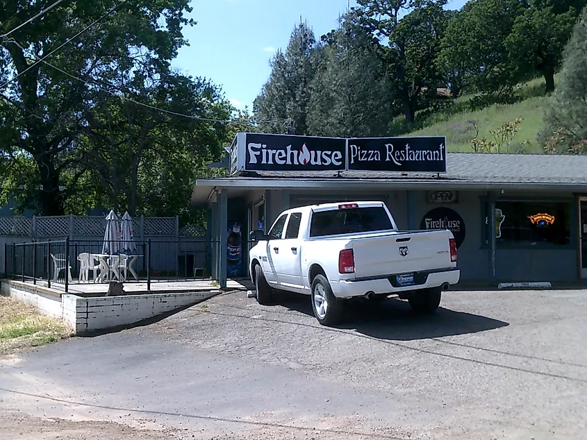 Clearlake, California: Firehouse Pizza
