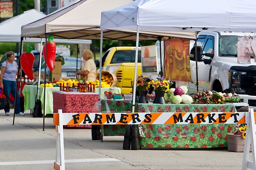 Huntley, Illinois: Outdoor Farmers Market