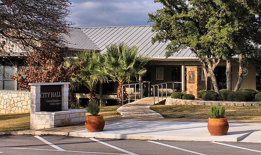 Horseshoe Bay, Texas. In Wikipedia. https://en.wikipedia.org/wiki/Horseshoe_Bay,_Texas By Larry D. Moore, CC BY 4.0, https://commons.wikimedia.org/w/index.php?curid=46274544