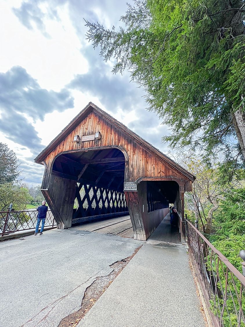  Middle Bridge with Tourist Photographing in Woodstock, New York. Editorial credit: paikong / Shutterstock.com