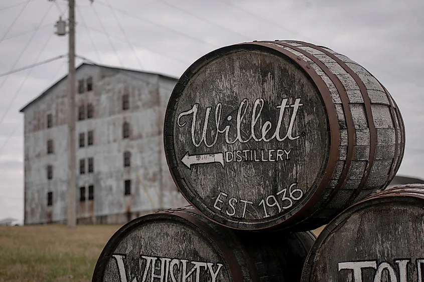 Willett Bourbon Whiskey Distillery barrel sign in Bardstown, Kentucky. (Image credit University of College via Shutterstock)
