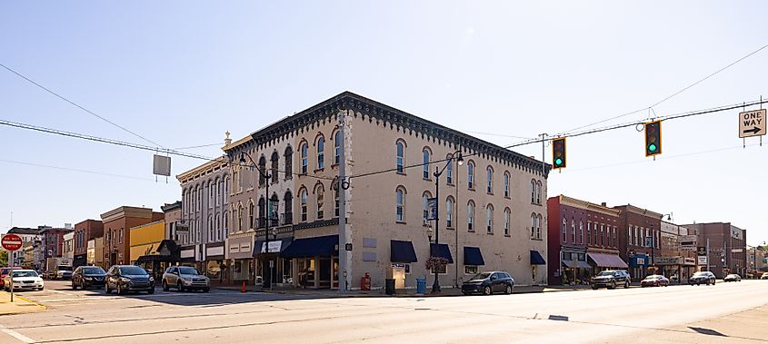 The business district on washington street and main street in Crawfordsville, IndianaEditorial credit: Roberto Galan / Shutterstock.com