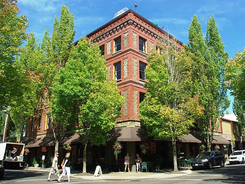 Hotel Oregon in Downtown McMinnville, Oregon