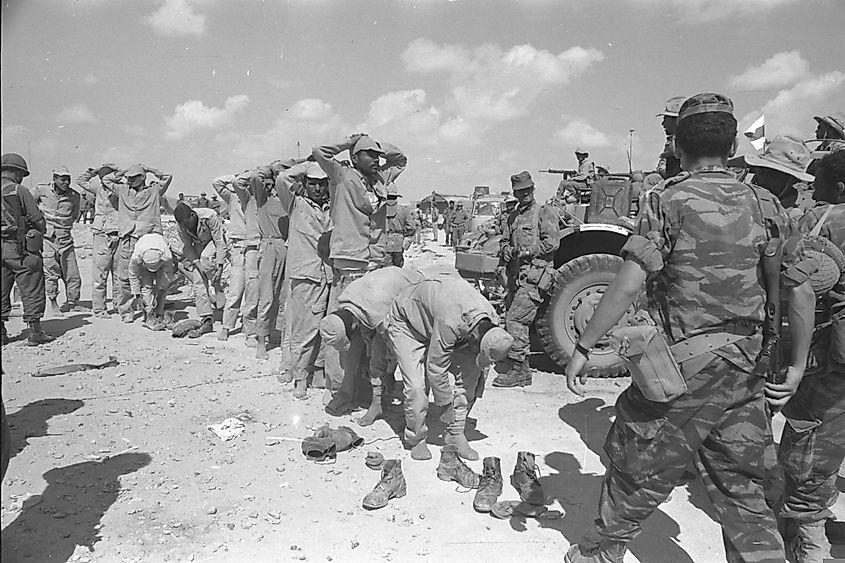 Six Day War. Egyptian prisoners of war being rounded up outside El Arish. Source: Wikimedia/Public Domain