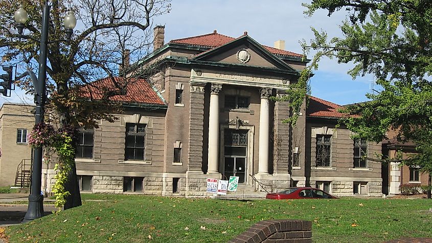 Front of the Coshocton Carnegie library in Coshocton, Ohio.