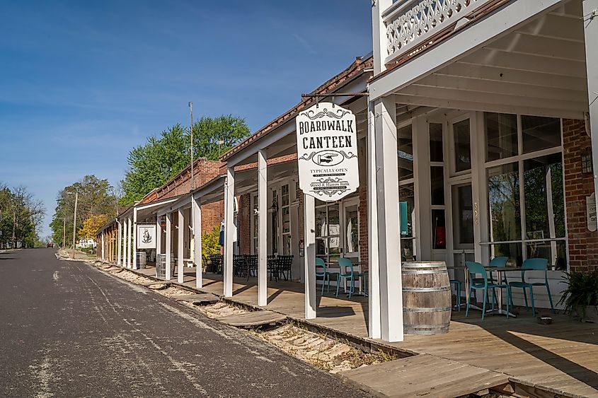 Street view of the historic town of Arrow Rock, Missouri, featuring the Boardwalk Canteen in front.