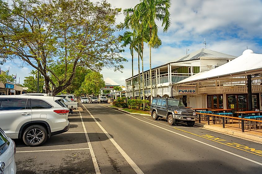 Port Douglas, Queensland, Australia: Main shopping street